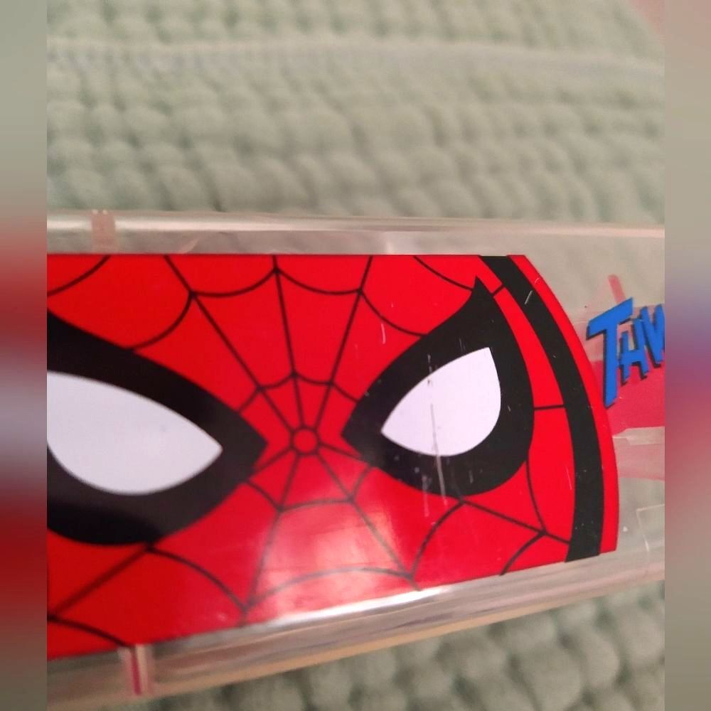 Marvel Spiderman toddler child fork and spoon set in protective carry case - Picture 3 of 13